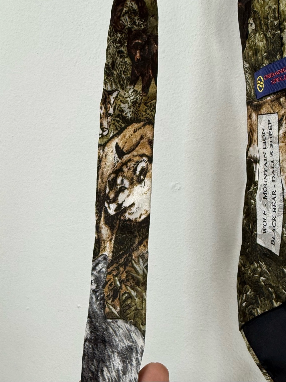 Vintage Endangered Species Wildlife Novelty Tie Wolf Bear Mountain Lion Mens - Picture 5 of 6
